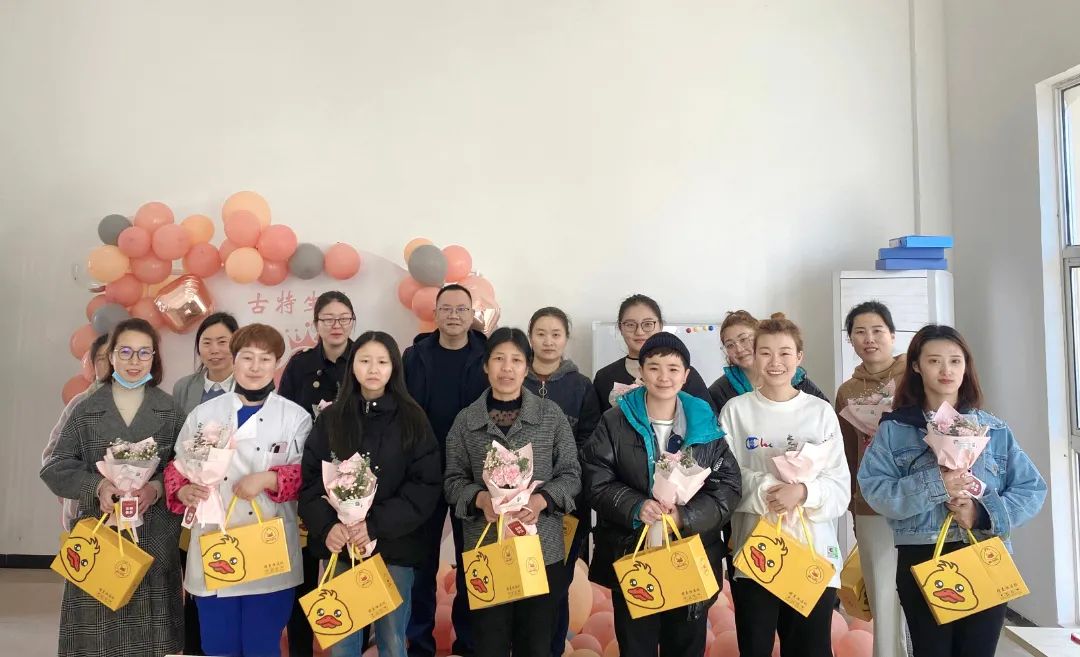 安徽古特生物科技有限公司于2022年3月8日組織開展了節日活動,公司全體女職工及特邀嘉賓—總經理秦永發先生在溫馨愉快的氛圍中共度女神節。 安徽古特生物科技有限公司于2022年3月8日組織開展了節日活動,公司全體女職工及特邀嘉賓—總經理秦永發先生在溫馨愉快的氛圍中共度女神節。